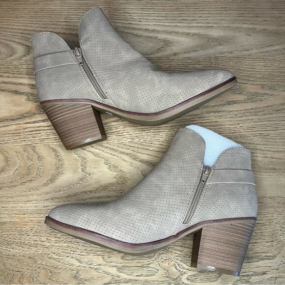 New! Mia Women's Jullep Perf Pointy Ankle Block Heel Booties Khaki Tan Size 8 - Picture 6 of 9